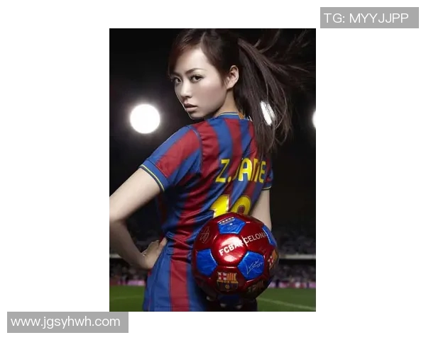 中国足球明星的女友们：她们的故事与生活揭秘